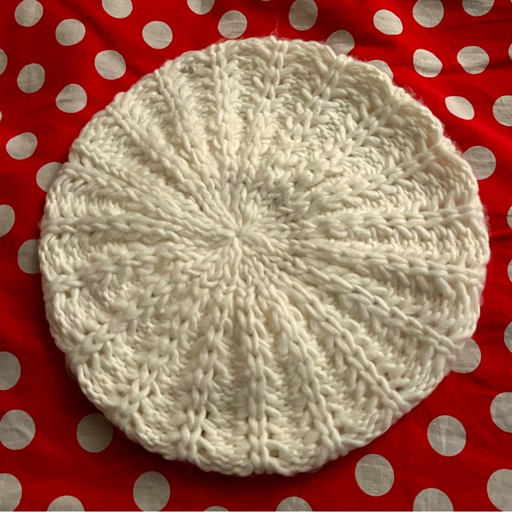 White chunky knit beret
